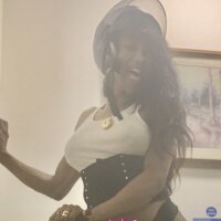 4 Pornsuzanna Holms photo