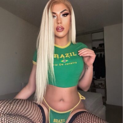 Chloe Bombshell