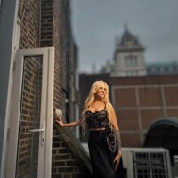 10 Melanie photo