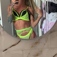 17 Kloe K photo