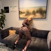 16 Thifany Blond photo