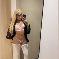 1 Thifany Blond photo