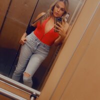 15 Carolline photo
