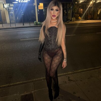 Sophia hot